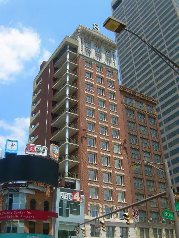 008Onthesquare614