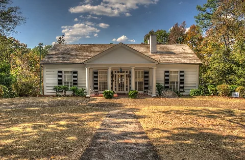 16 24 062 Little White House