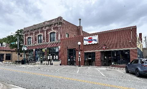 50Th & Underwood