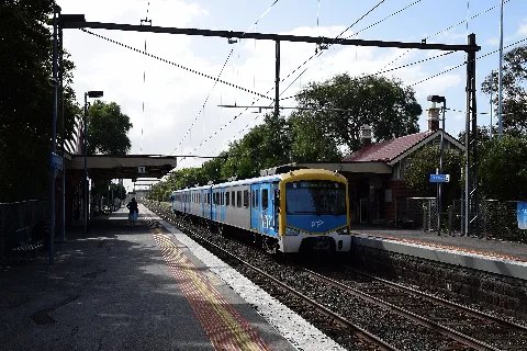 817M At North Williamstown(28224676692)