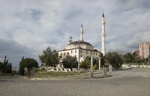 Adnan Menderes Camii 01