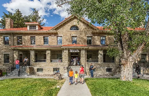 Albright Visitor Center (Formerly Bachelor Officers' Quarters) (21297962106)
