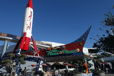 Alien Pizza Planet (Disneyland) 1