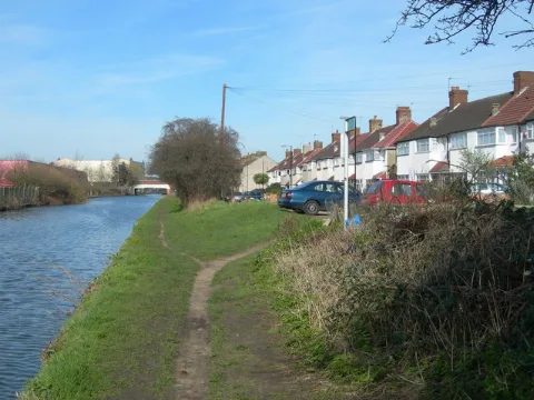 Bankside, Southall And Grand Union Canal Geograph.org.uk 368217