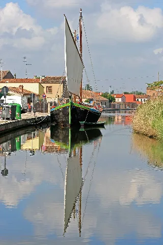Barcone Sul Canale Lombardo Panoramio