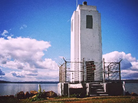 Browns Point Light (2011)