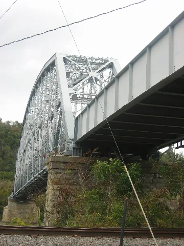 Brownsville Bridge, Underside