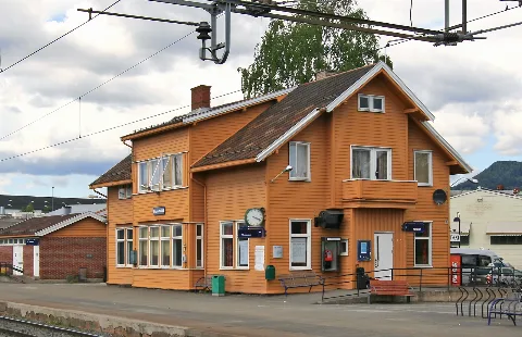 Brumunddal Stasjon