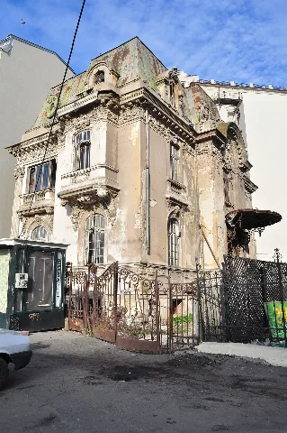 Bucharest Old House On Piata Romana 01