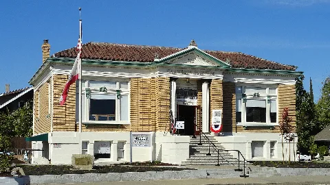 Carnegie Library (Roseville, California), Facade, Oblique View