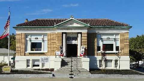 Carnegie Library (Roseville, California), Facade, Perpendicular View