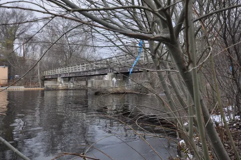 Charlesriver Footbridgecharlesstreetauburndaledownstreamside