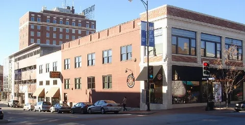 Como Cherry And Eighth