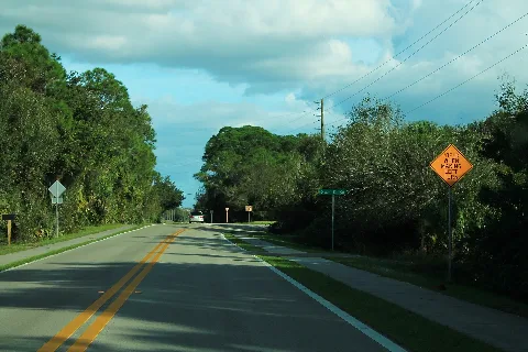 Cr78A South Yield Making Left Turn (38549356252)