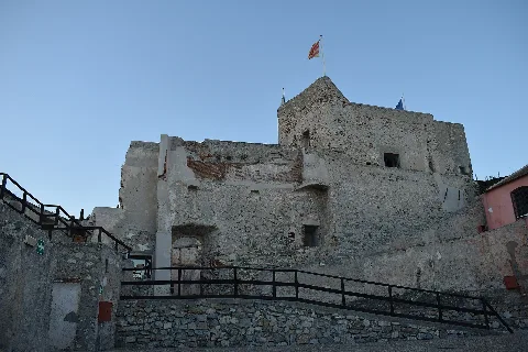 Di Fronte Alla Fortezza