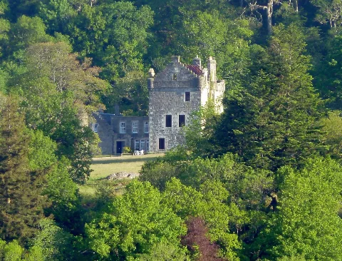 Dunmore House From West Loch Tarbert (Geograph 2974891)