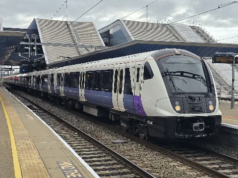 Elizabeth Line Class 345 At Reading (Cropped)