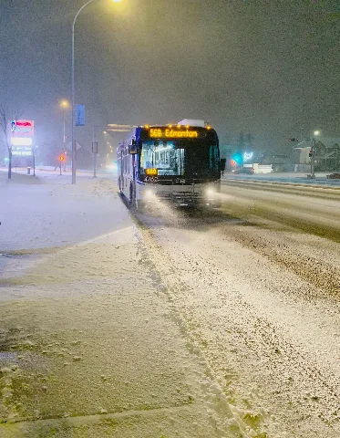 Ets Bus 4762, Route 560 Edmonton, Jennifer Heil At Tri Leisure Centre Night 11 02 2022