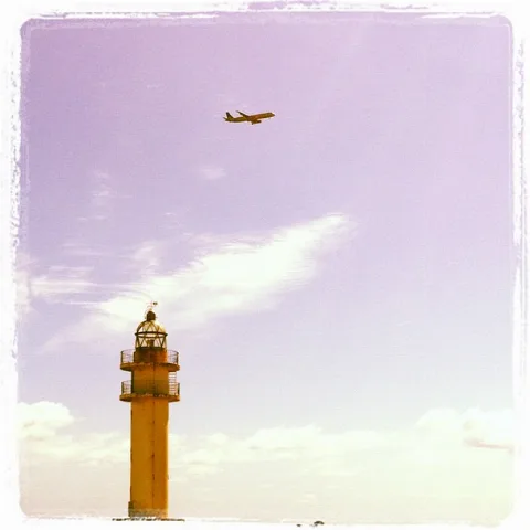 Faro De Taliarte Guiando A Los Aviones Al Aeropuerto
