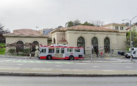 Forest Hill Station Headhouse Hdr, January 2018