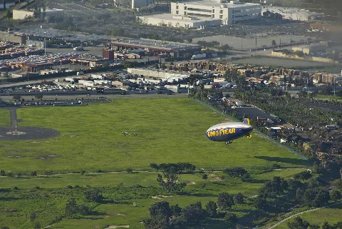 Goodyear Blimp Spirit Of America Returning To Its Base (4361896314)