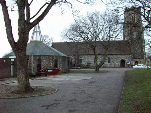 Gorleston St Andrews Church And Chapter House (Geograph 1695251)