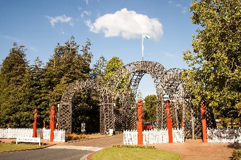 Government Gardens, Entrance, 2016 01 23