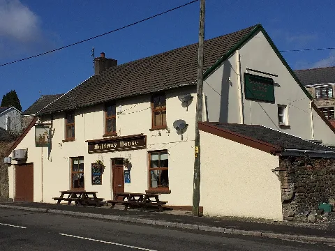 Halfway House, Glynneath (Geograph 4879880)