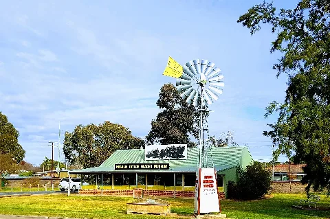 Headlie Taylor Header Museum