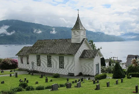 Holmedal Kyrkje