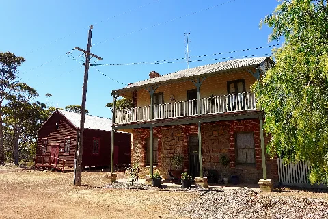 Jitarning Hostel, 2014