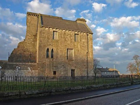Johnstone Castle Geograph.org.uk 1146410
