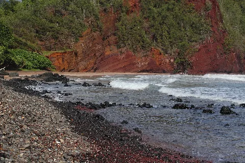 Kaihalulu Red Sand Beach