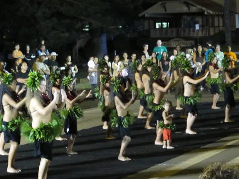 Lanais Community Christmas Tree Lighting Celebrations