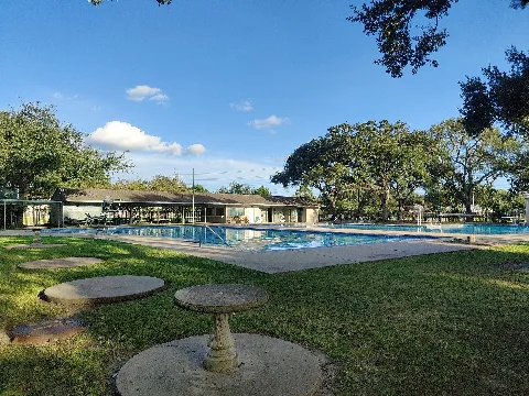 Lloyd Johnson Community Pool (17335)