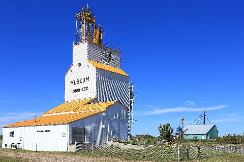 Lougheed Alberta Grain Elevator (20859978795)