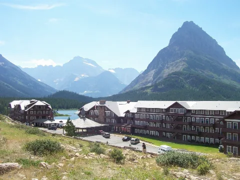 Many Glacier Hotel