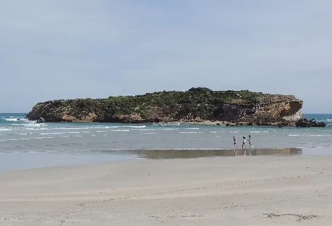 Middle Island, Warnambool, Victoria (2014)