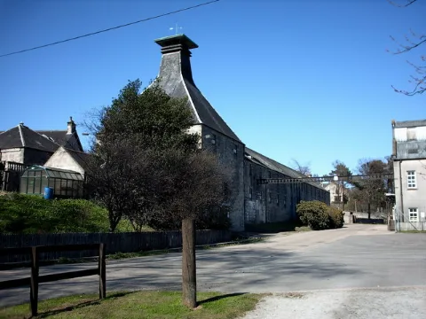 Mortlach Distillery, Dufftown. Geograph.org.uk 162573