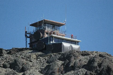 Mount Washburn Summit Building 20090902