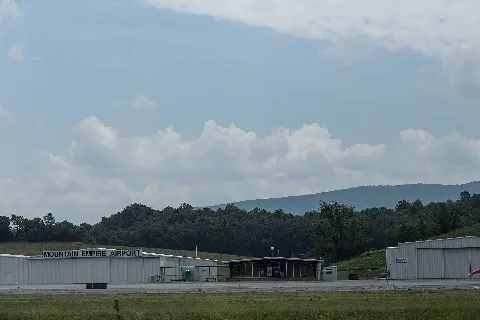 Mountain Empire Airport (14470236950)