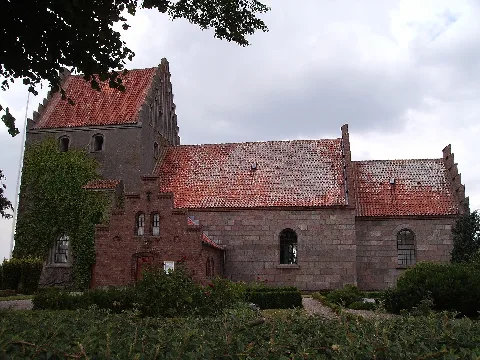Noerre Naeraa Kirke Fra Syd