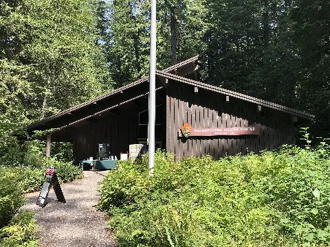 Ohanapecosh Visitor Center (2021 09 04), 02