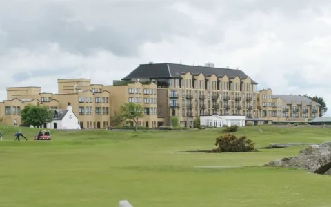 Old Course Hotel St Andrews Geograph 6167264 By Richard Sutcliffe (Cropped)