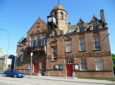 Penicuik Town Hall (Geograph 2989325)