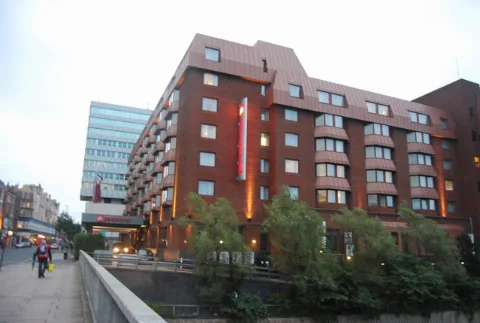Penta Hotel (Geograph 3668627 By N Chadwick)
