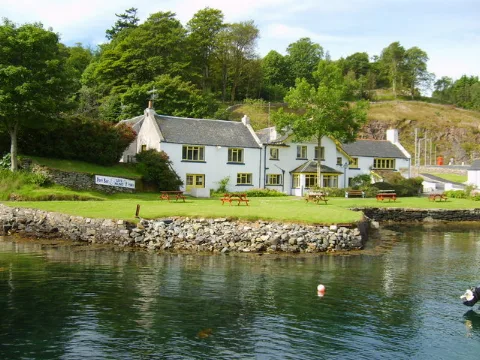 Port Askaig Hotel Geograph.org.uk 298202