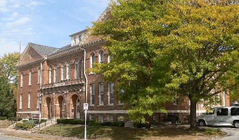 Saunders School (Omaha) From Sw