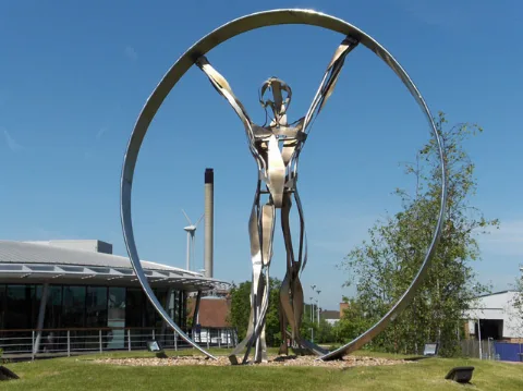 Sculpture, Reading International Business Park Geograph.org.uk 182271