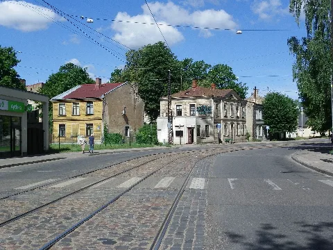 Slokas Iela, Krustojums Ar Zvanu